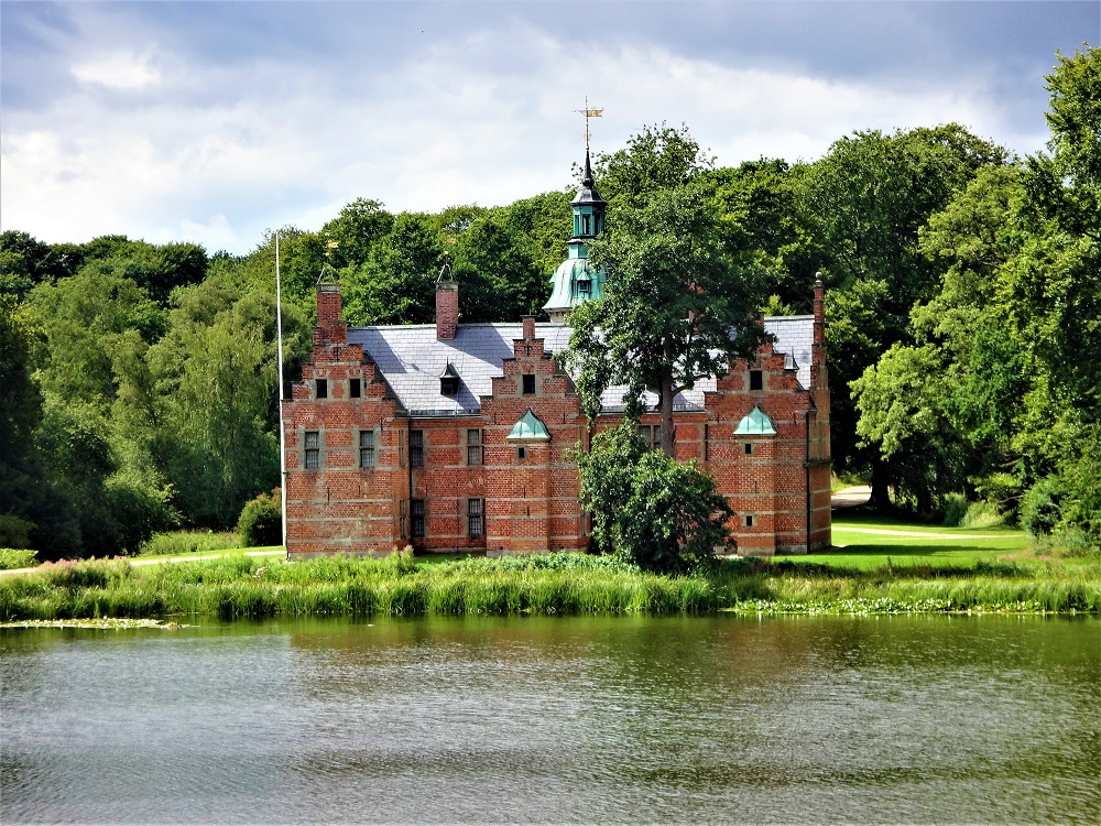 Frederiksborg bath house and hunting lodge